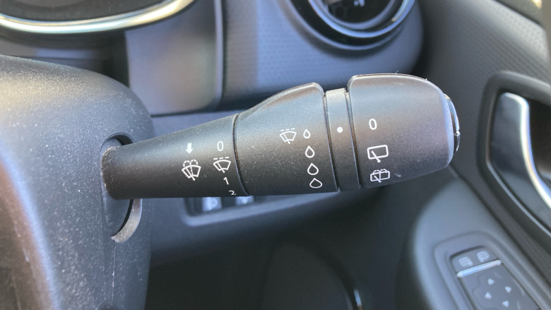 Renault Clio 0.9 TCE 90 Iconic 5dr Petrol Hatchback